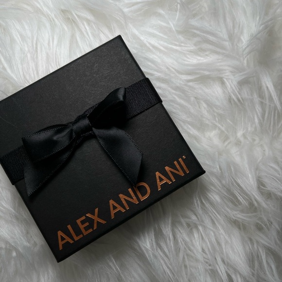 ALEX &  ANI Swarovski Sapphire Teardrop Crystal on Silver Bangle & gift box - Picture 5 of 6